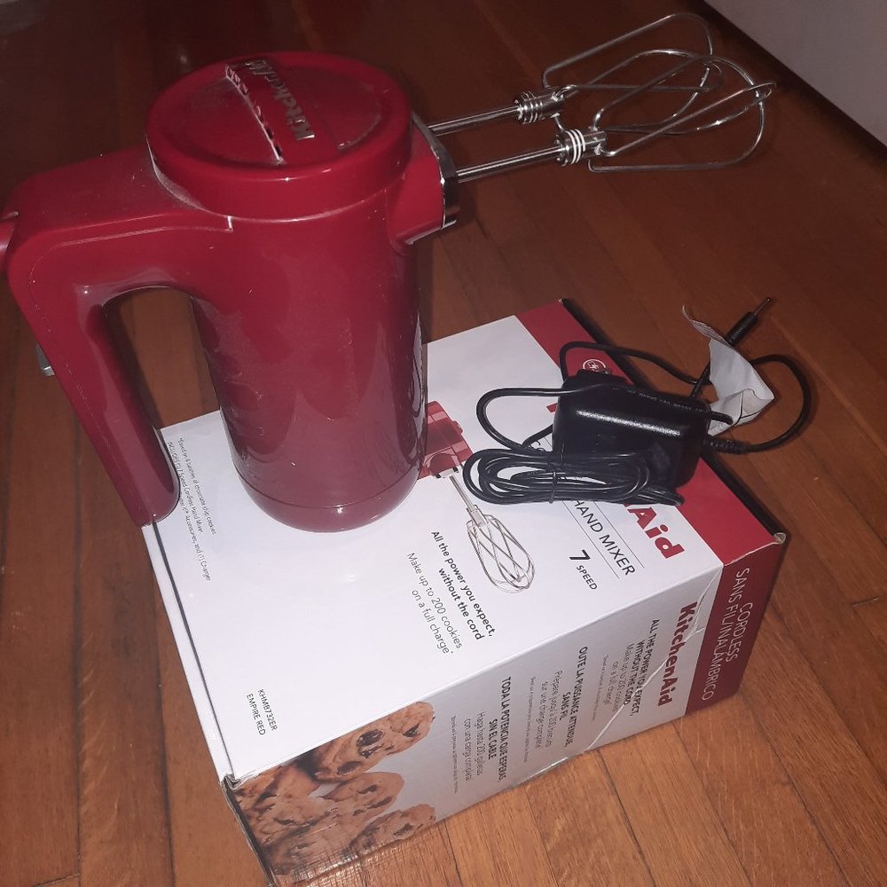 Cordless hand mixer